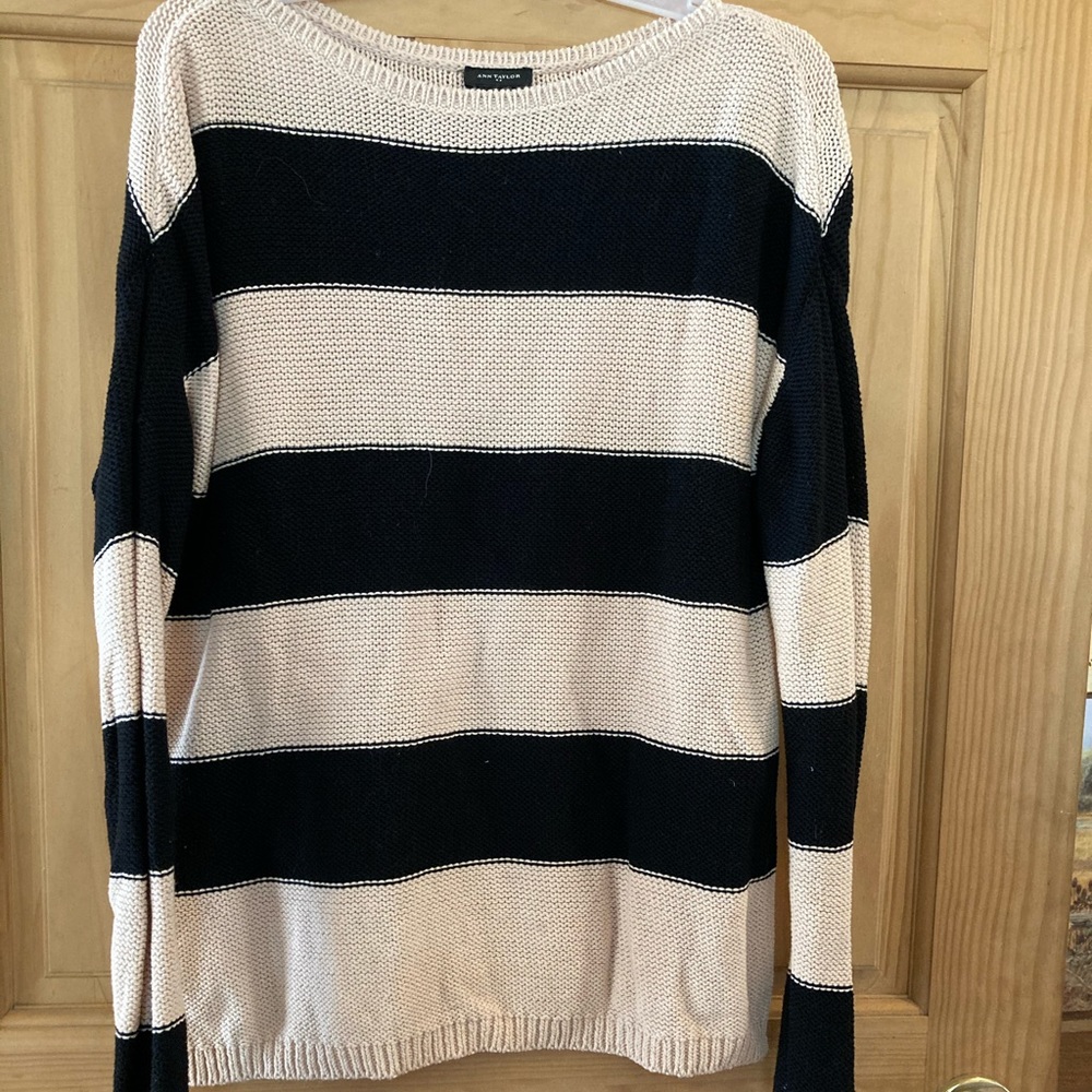 Ann Taylor size medium black and cream sweater